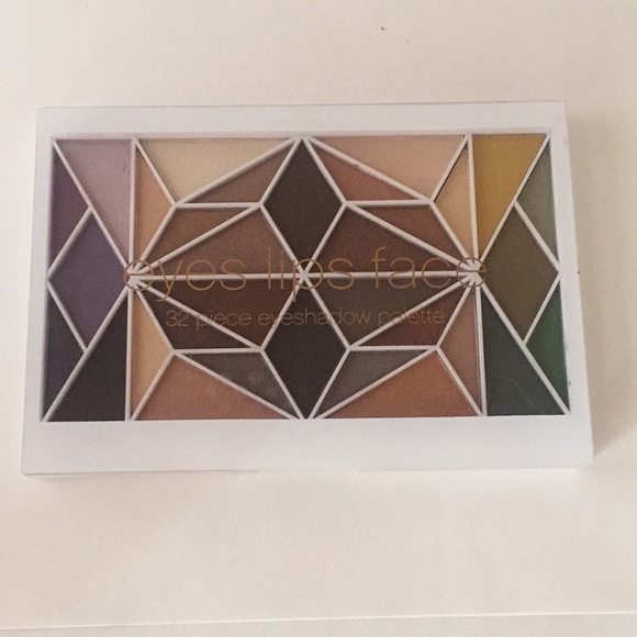 32 Piece Eyeshadow - Picture 2 of 2